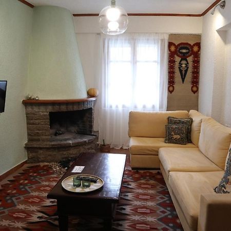 Dimos Suite Arachova Bagian luar foto