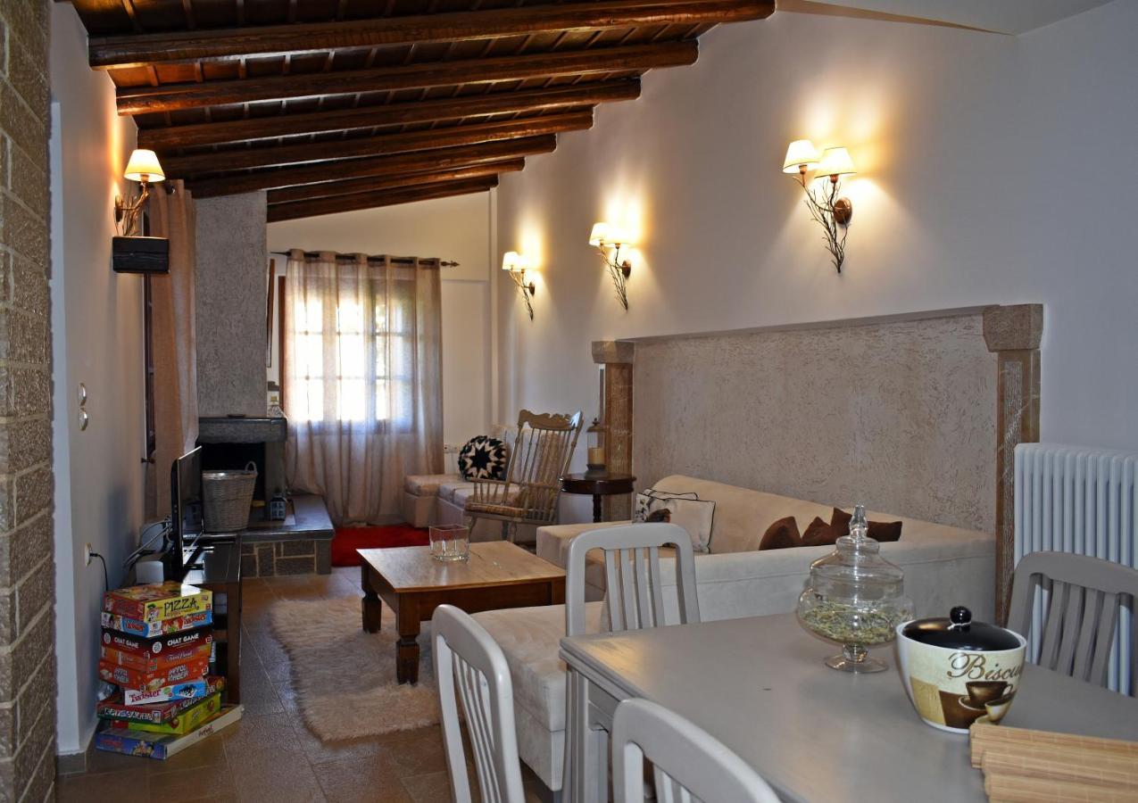 Dimos Suite Arachova Bagian luar foto